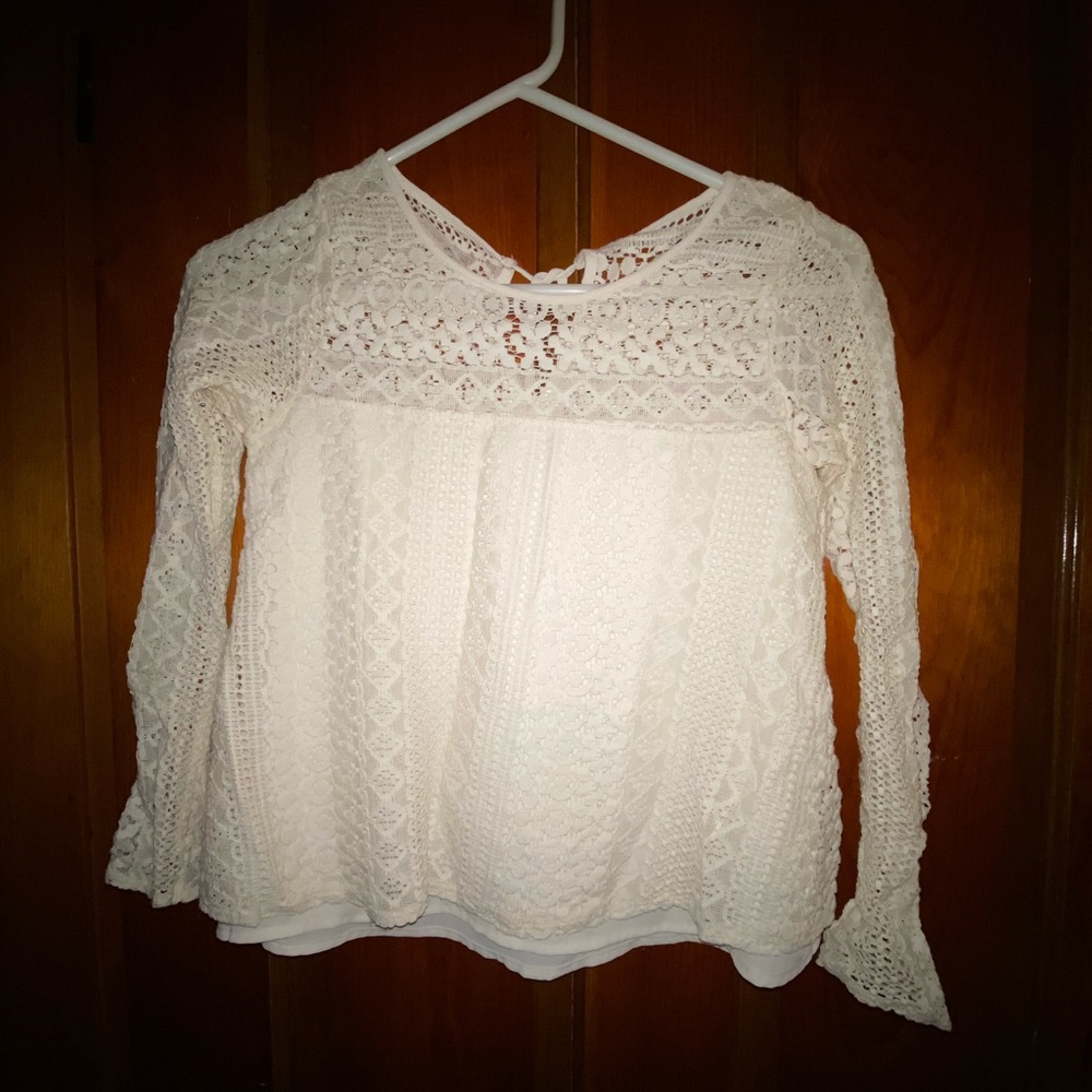 Lace detail Hollister top!